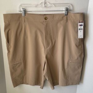 Chaps Men's  Size 34 Cargo Shorts in Tan  Golf Chino  NWT  9" Inseam
